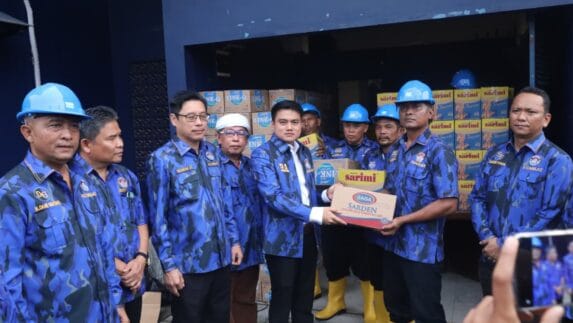 KOMBAT Salurkan 100 Ton Beras dan Bahan Pangan di 5 Titik Bencana
