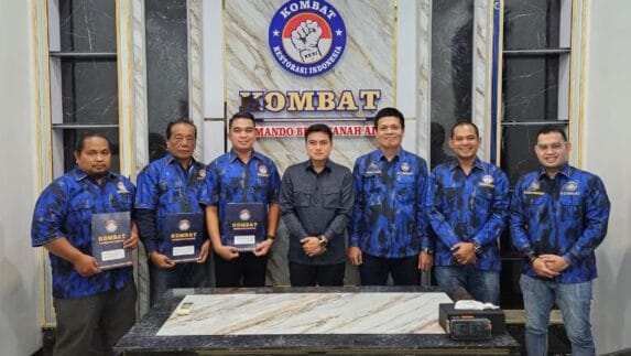 Ricky Anthony Serahkan 3 Mandat KOMBAT di Sumut