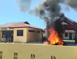 Warga Madina Marah dan Kecewa, Polsek MBG Nyaris Dibakar, Mobil Polisi Digulingkan