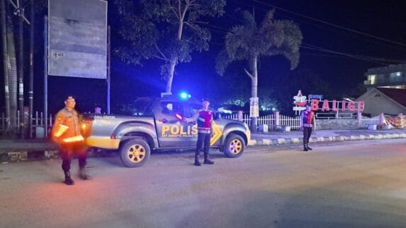 Satgas Preventif Polres Toba Gelar Patroli Pengurai Kemacetan Selama Ops Lilin Toba 2025