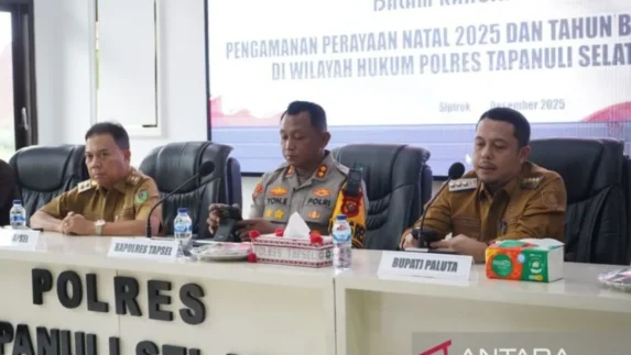 Bupati Paluta Hadiri Rakor Operasi Lilin Toba 2025 di Polres Tapsel
