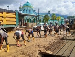 Bersihkan Sisa Banjir di Trumon Tengah, Polres Aceh Selatan, BPBD, Brimob dan Damkar Turun