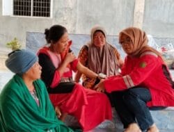 PLN Indonesia Power Beri Pengobatan Gratis Warga Terdampak Banjir di Besitang