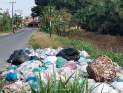 Pengendara Keluhkan Bau tak Sedap di Ruas Jalan Pasar 10 Tanjung Beringin Hinai
