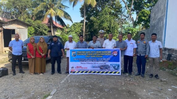 Kasatgas Kamseltibcarlantas Polres Palas Lakukan Tes Urine Sopir Angkutan Umum