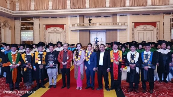 Gubsu Apresiasi UDA dan Dorong 424 Wisudawan Miliki SDM Unggul Berdaya Saing