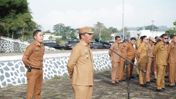 Pimpin Apel Pagi, Wabup Toba Soroti ASN tak Disiplin dan Responsif  dalam Tugas
