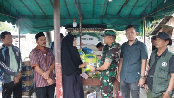 Dandim 0107/Aceh Selatan Serahkan Bantuan untuk Korban Musibah Kebakaran di Kluet Utara