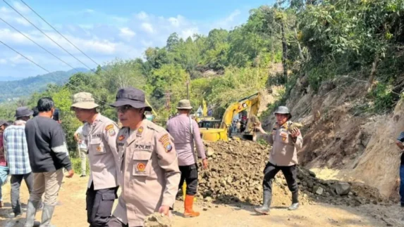 Amblas, Jalinsum Sipirok-Taput Lumpuh Total