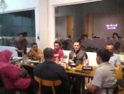 Usai Pembersihan Dampak Banjir, Kapolres Asel Ngobrol Nyantai Bersama Media