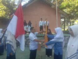 Kepala SMP Negeri 2 Tapaktuan Lantik Pengurus OSIS Periode 2026 – 2027