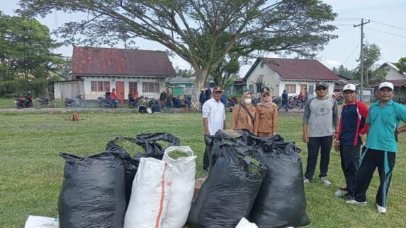 PLN IP Bersama Forkopimcam Pangkalan Susu Gotongroyong Lapangan Sepak Bola