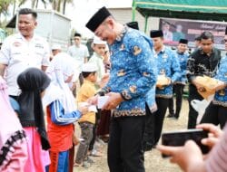 Bupati Madina Santuni 100 Anak Yatim di Pidoli Lombang