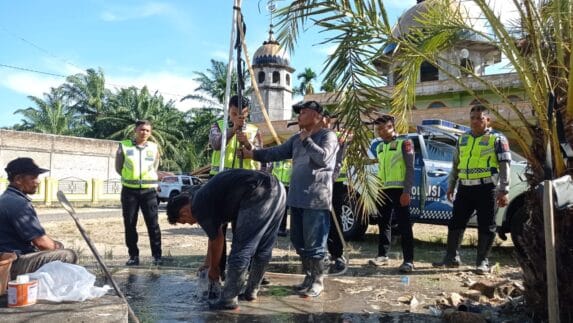 Satlantas Polres Aceh Selatan Hadirkan Sumur Bor untuk Warga Trumon Tengah