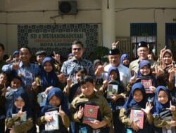 Walikota dan Wakil Walikota Langsa Salurkan 13.186 Paket Peralatan Sekolah Pascabanjir