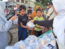 Kemenag dan DWP Palas Bagikan Takjil Gratis ke Masyarakat