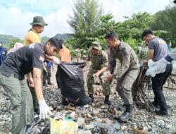 TNI–Polri dan Pemda Aceh Selatan Gotongroyong di RTH Tapaktuan