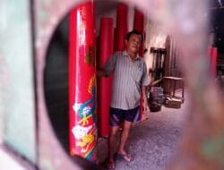 Melongok Produksi Lilin Besar untuk Imlek 2026 yang Masih Manual