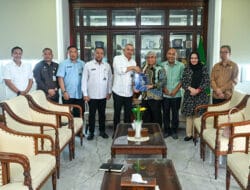 Pj Sekdaprov Sumut Terima Laporan Kinerja Komisi Informasi Tahun 2025