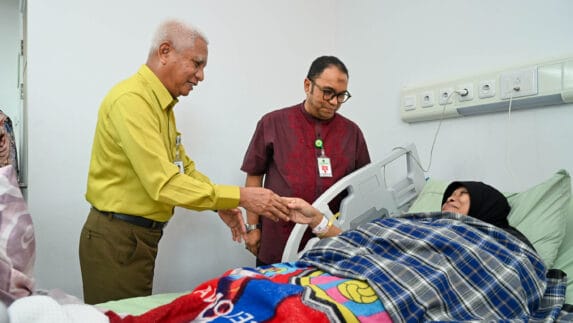 Surya Sambangi Pasien Kanker di RS Haji Medan
