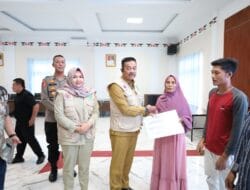 Bupati Madina Serahkan Bantuan Rumah Rusak Pascasiklon Senyar Tahap II