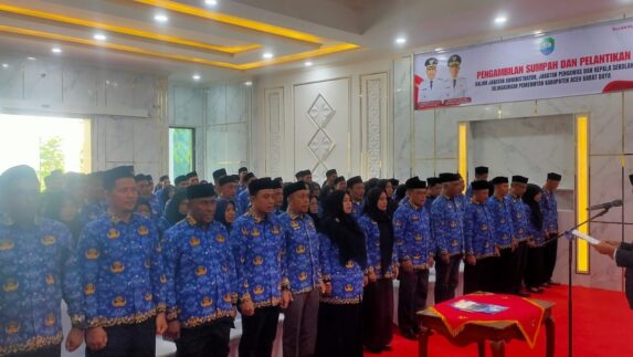 Lantik Eselon III, IV, Pengawas dan Kepsek, Wabup Akli Minta ASN Jangan Cengeng