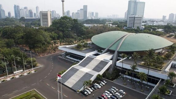 Untuk Efisiensi, Gedung DPR Mulai Berlakukan Pemadaman Lampu