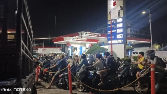 Imbas Antrean Panjang Pembeli BBM di SPBU, Pegawai Kejati Sumut Kena Potong Gaji‎