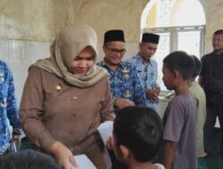 Wabup Madina Kembali Salurkan Santunan untuk Anak Yatim