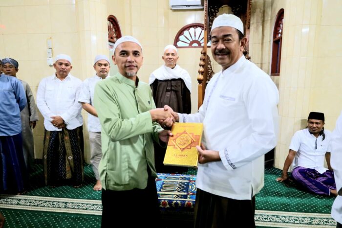 Bupati Madina Jadi Imam Salat Subuh di Panyabungan II