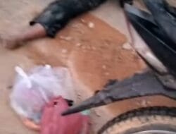 Jalan Hotmix Licin akibat Tanah Galian, Warga Jatuh dan Viral di Media Sosial