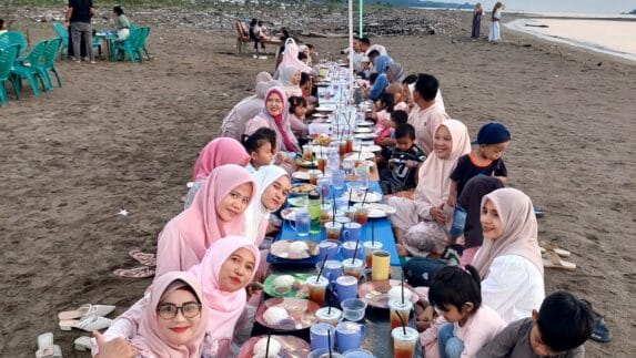 Pererat Silaturahmi, Keluarga Besar SMAN 1 Batahan Gelar Buka Puasa Bersama