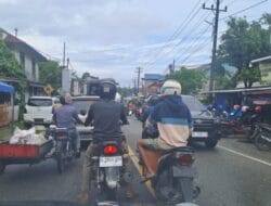Penyerahan SK PPPK Paruh Waktu, Arus Lalu Lintas di Area Lapangan Naga Tapaktuan Macet