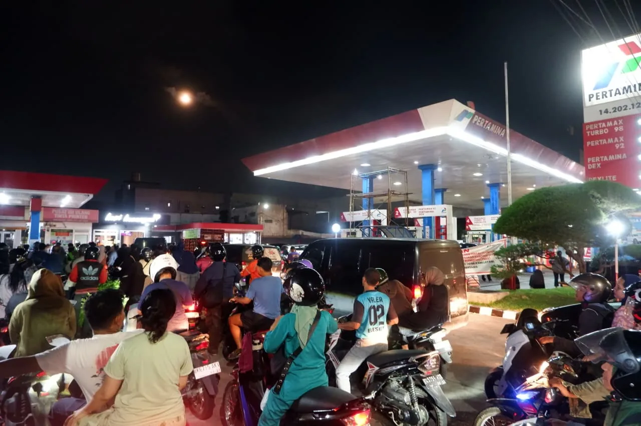 Warga Medan Panik akibat Berita Hoak Langka BBM, Pertamina Pastikan Stok Aman - Orbitdigitaldaily.com