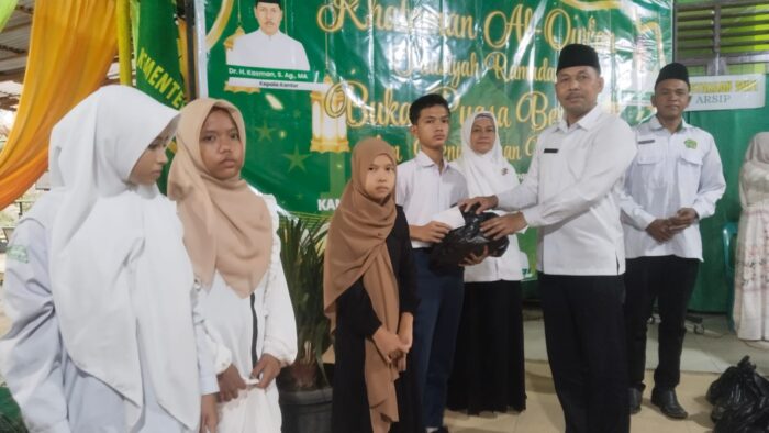 Kemenag Padang Lawas Beri Tali Asih kepada Masyarakat hingga Siswa Kurang Mampu
