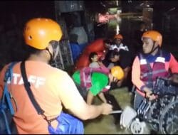 Banjir Kiriman Rendam Permukiman Warga di Medan Maimun