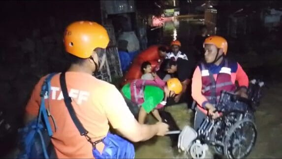 Banjir Kiriman Rendam Permukiman Warga di Medan Maimun