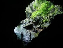 Goa Gelap dan Terang Destinasi Wisata Berbasis Konservasi
