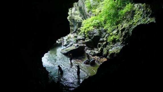 Goa Gelap dan Terang Destinasi Wisata Berbasis Konservasi