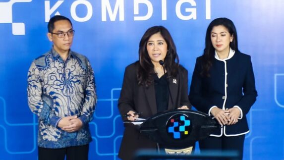 ‎TikTok Tutup 780 Ribu Akun Anak, Menkomdigi Tolak Platform Roblox