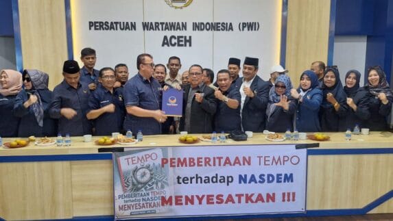 Pengurus dan Kader NasDem di Parlemen Datangi PWI Aceh, Serahkan Petisi Terkait Persoalan dengan Tempo