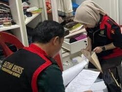 Kejari Binjai Lakukan Penggeledahan Rumah Tersangka Korupsi Proyek Fiktif, Belasan Dokumen Diamankan