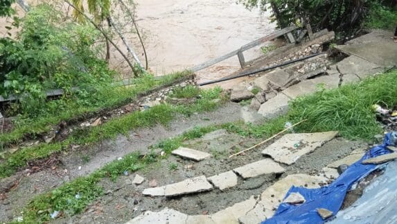 Kurang Perhatian, Jalan Tani Gampong Sawang 1 Aceh Selatan Amblas ke Sungai