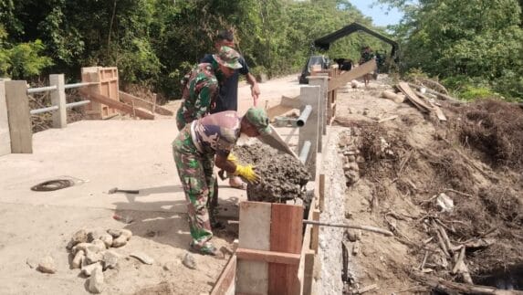 Satgas TNI AD Genjot Seluruh Pembangunan Jembatan Aramco di Trumon