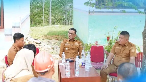 Bupati Labusel Kunjungi SDN 26 Nagodang Kota Pinang