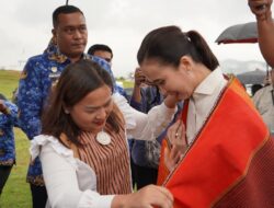 Disambut Bupati dan Ketua TP PKK, Menteri Pariwisata Kunjungan ke Toba