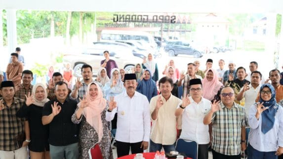 Gandeng Pengusaha, Bupati Madina Targetkan Budidaya Serai Wangi di 9 Kecamatan