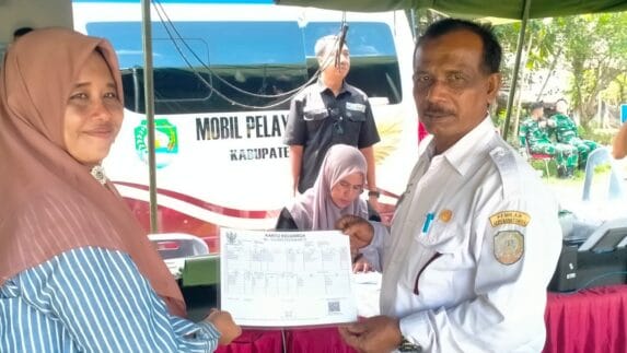 TMMD Kodim 0110 Sandingkan Disdukcapil Abdya, Layani Pembuatan Adminduk Warga