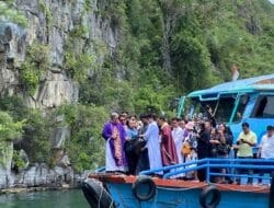 Korban Tenggelam Tidak Ditemukan, Keluarga Tabur Bunga