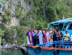 Korban Tenggelam Tidak Ditemukan, Keluarga Tabur Bunga